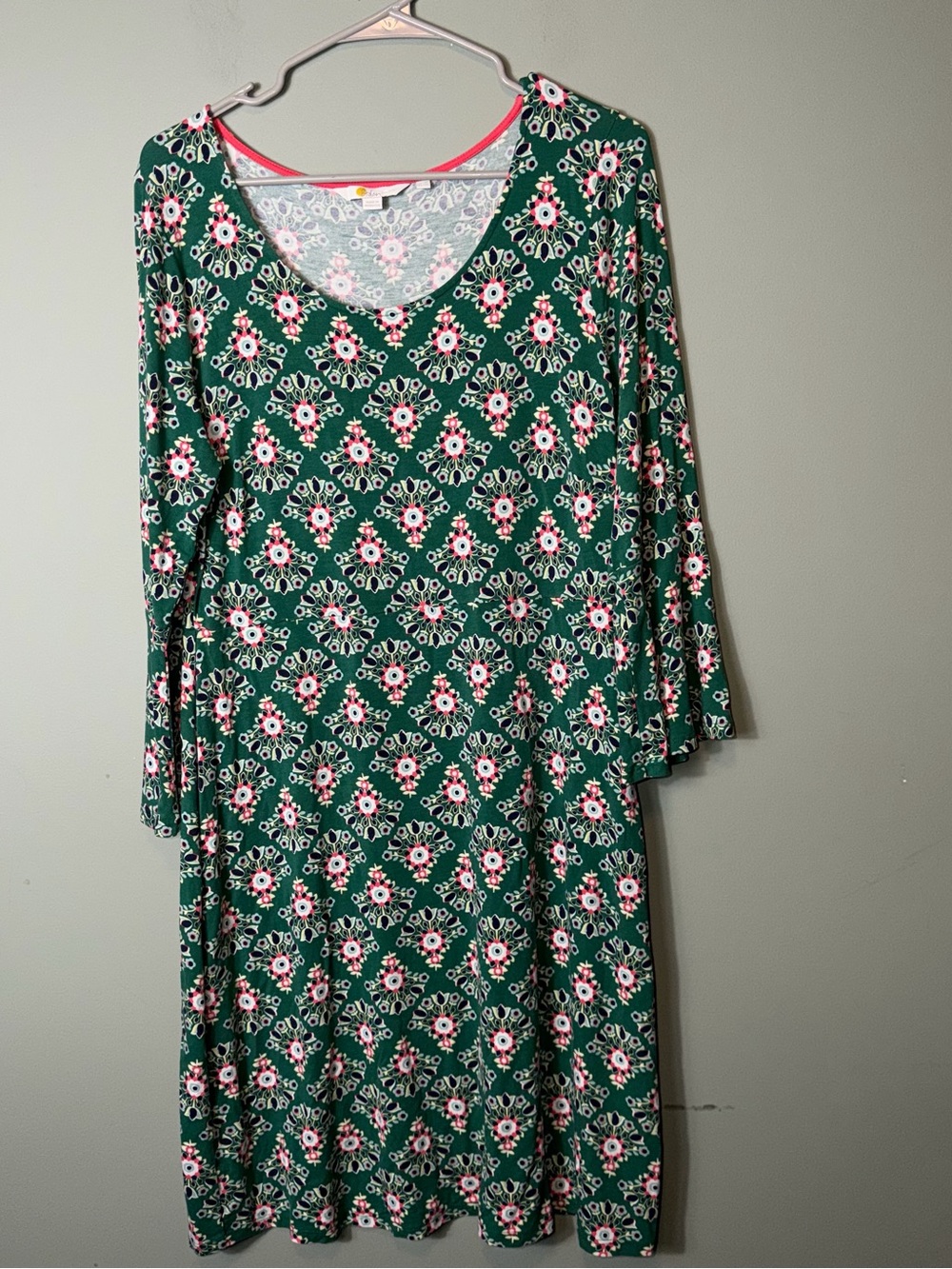 Boden Women’s Miriam stretch jersey tunic dress featuring a green floral 12L